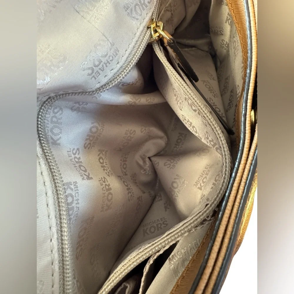 Michael Kors Crossbody - Picture 8 of 11